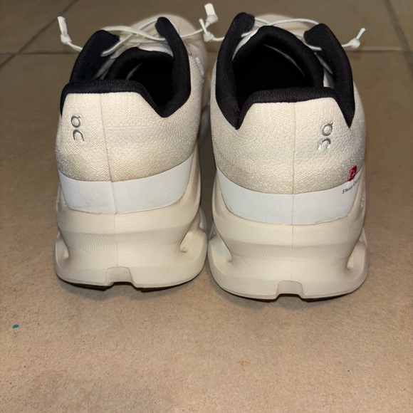 On Running OQ Men's White and Black Athletic Shoes - Picture 5 of 8